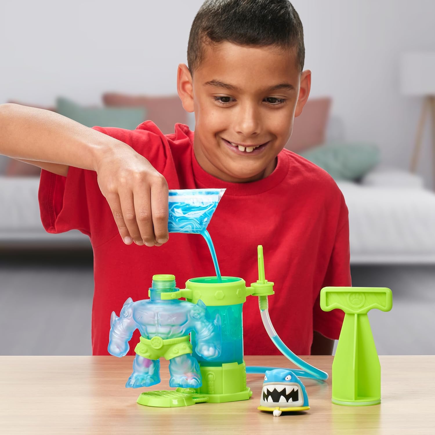 Heroes of Goo Jit Zu Hero Creator Thrash mit 3 einzigartigen GOO-Füllungen, mischen, füllen und erstellen Sie Ihre eigene Dehnbare Actionfigur, Spielen Sie Immer Wieder