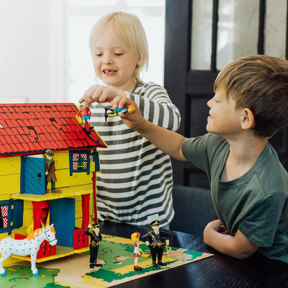 Pippi Langstrumpf Spielzeug Spielfiguren mit Pippi, Herr Nilsson Äffchen, Gold Koffer & Scheuerbürste Schuhe – Puppenhaus Zubehör Figuren Mädchen und Jungen ab 3 Jahren