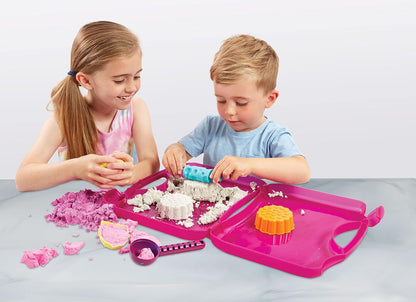 SUPER SAND Goliath Bakery Case - Cooking Game - Magic Sand Soft to The Touch - Does Not Dry Out - Creative Hobbies for Children Aged 3 and Above - Like Modelling Clay