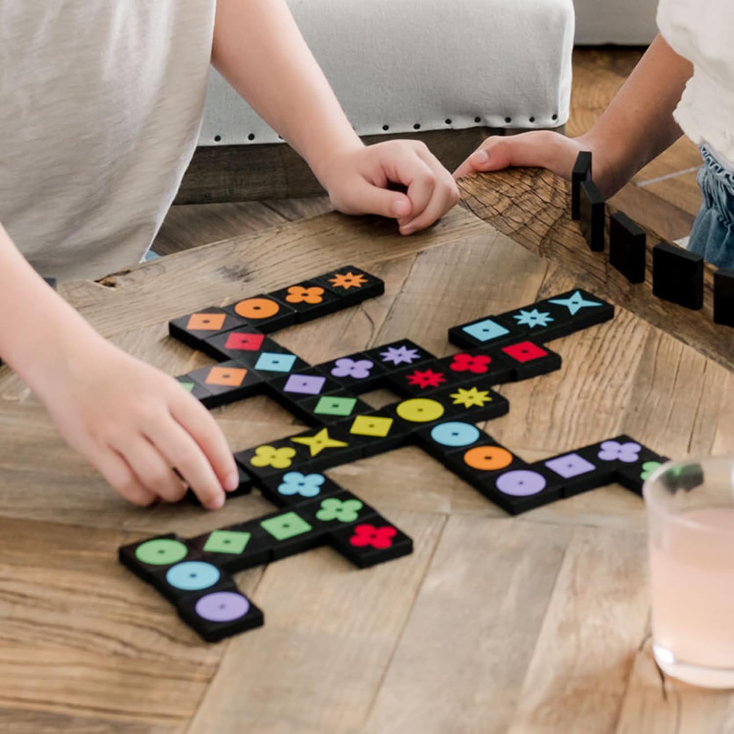 Mindware | Qwirkle (Colour Blind Friendly) | Board Game | Ages 6+ | 2-4 Players | 45 Minutes Playing Time
