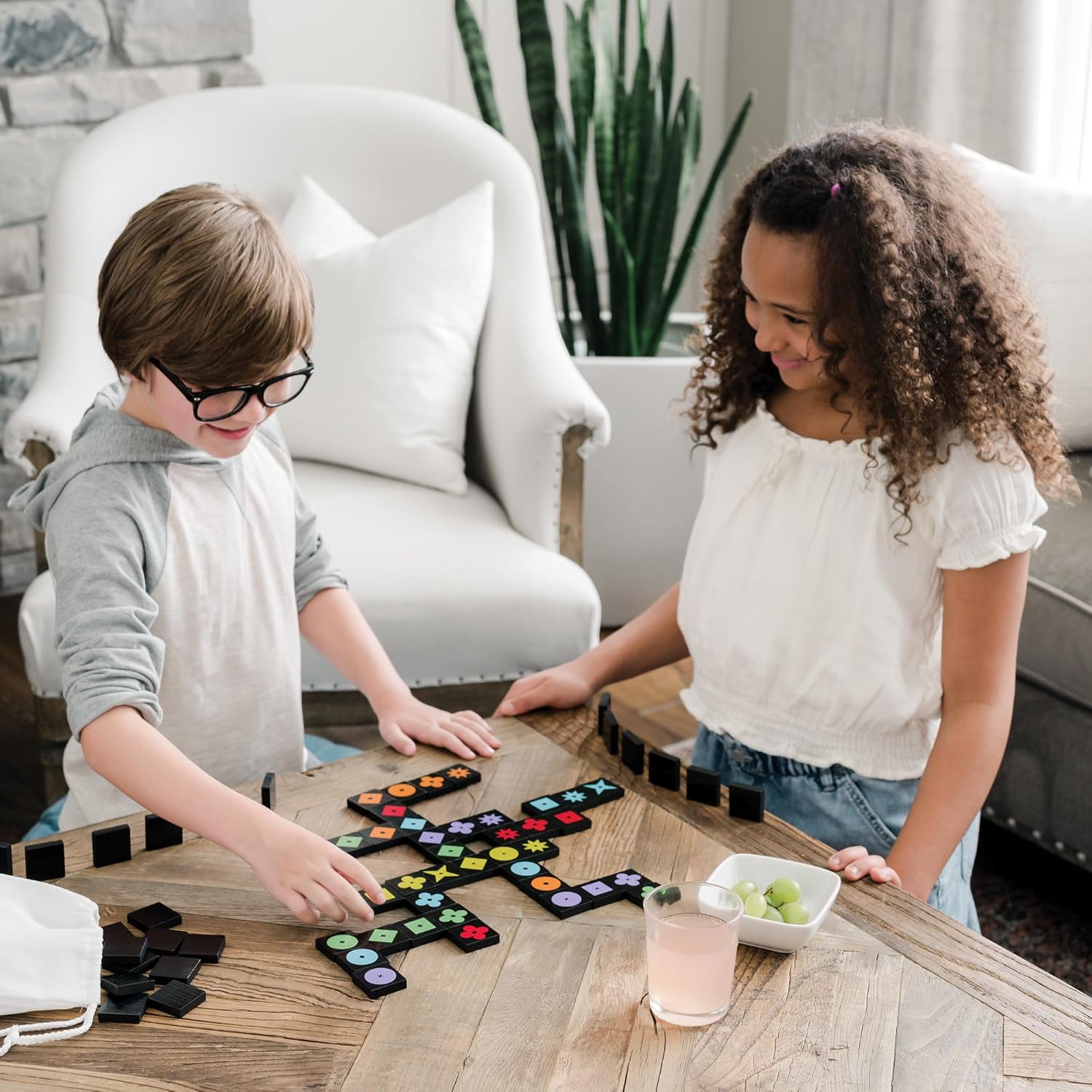 Mindware | Qwirkle (Colour Blind Friendly) | Board Game | Ages 6+ | 2-4 Players | 45 Minutes Playing Time