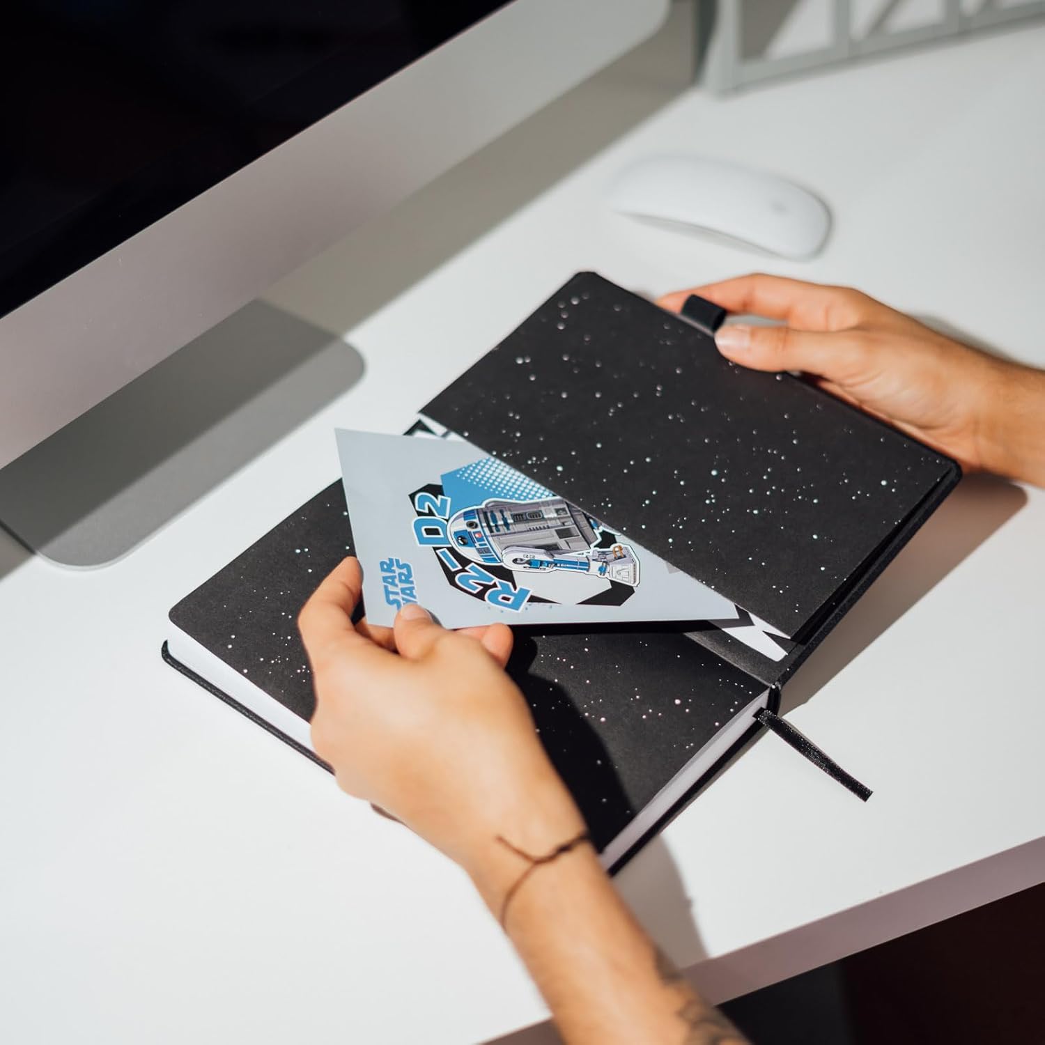 Grupo Erik Notizbuch A5 mit Laserschwert Stift Star Wars Darth Vader Notizbuch A5 Dotted - Notizbuch Klein - Reisetagebuch zum selberschreiben - Bullet Journal Dotted A5 Tagebuch Mädchen und Jungen
