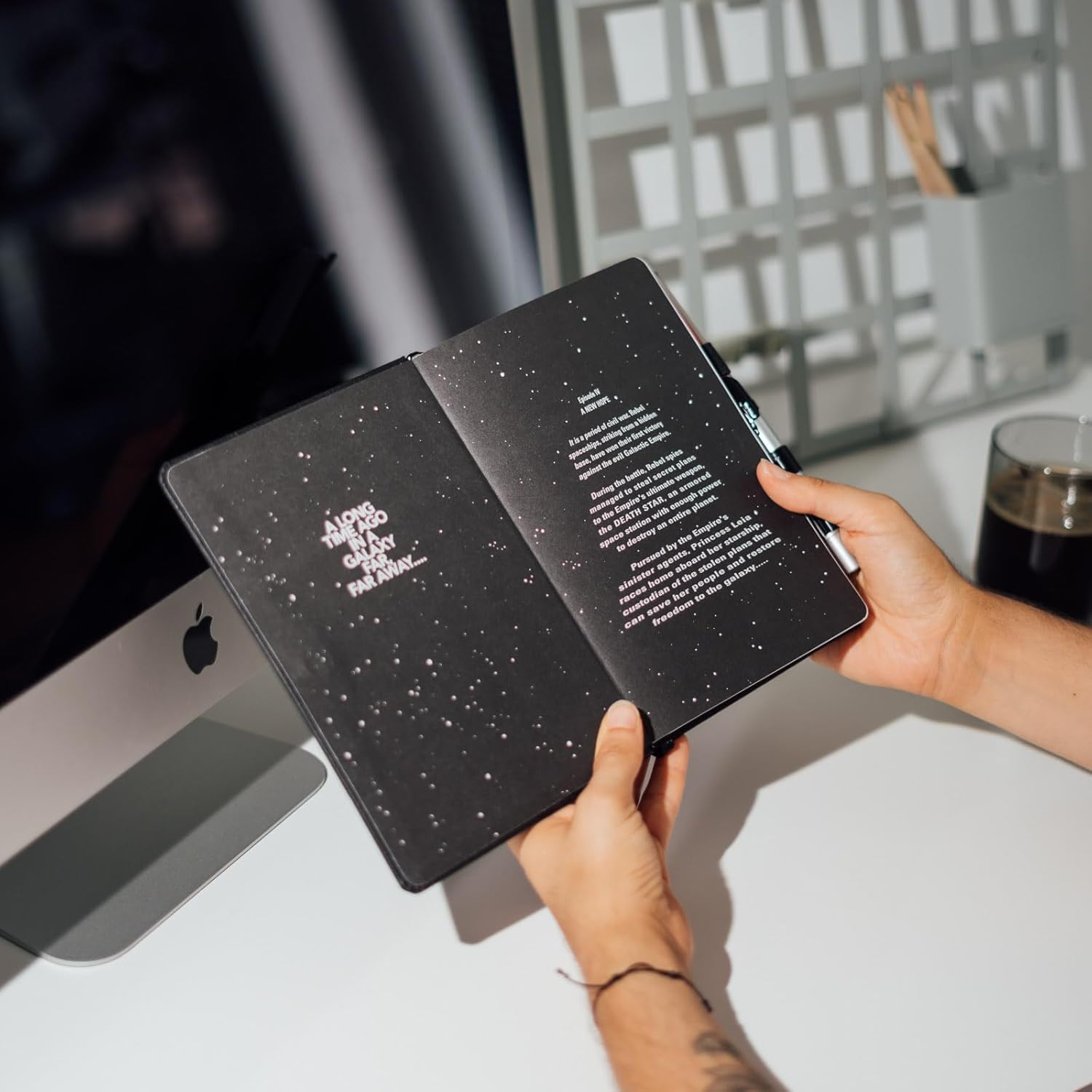 Grupo Erik Notizbuch A5 mit Laserschwert Stift Star Wars Darth Vader Notizbuch A5 Dotted - Notizbuch Klein - Reisetagebuch zum selberschreiben - Bullet Journal Dotted A5 Tagebuch Mädchen und Jungen