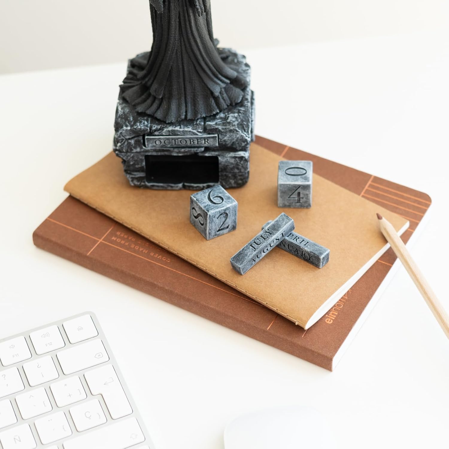 Grupo Erik Ewiger Kalender Der Herr der Ringe Figur 3D Kalender Tischkalender zum Aufstellen - Dauerkalender - Offizieller Nazgul Der Herr der Ringe Fanartikel Büro Deko