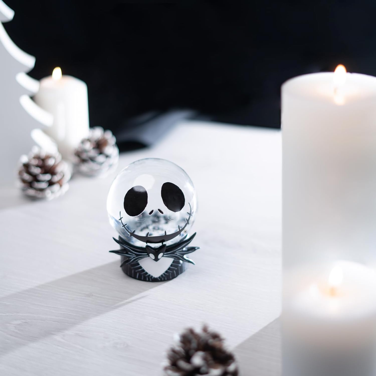 Palla di vetro con Neve The Nightmare Before Christmas | Addobbi di Halloween, Palla di Neve Disney, Cose per la decorazione di Halloween, 8 x 11,5 cm, Jack Skeletron Natale