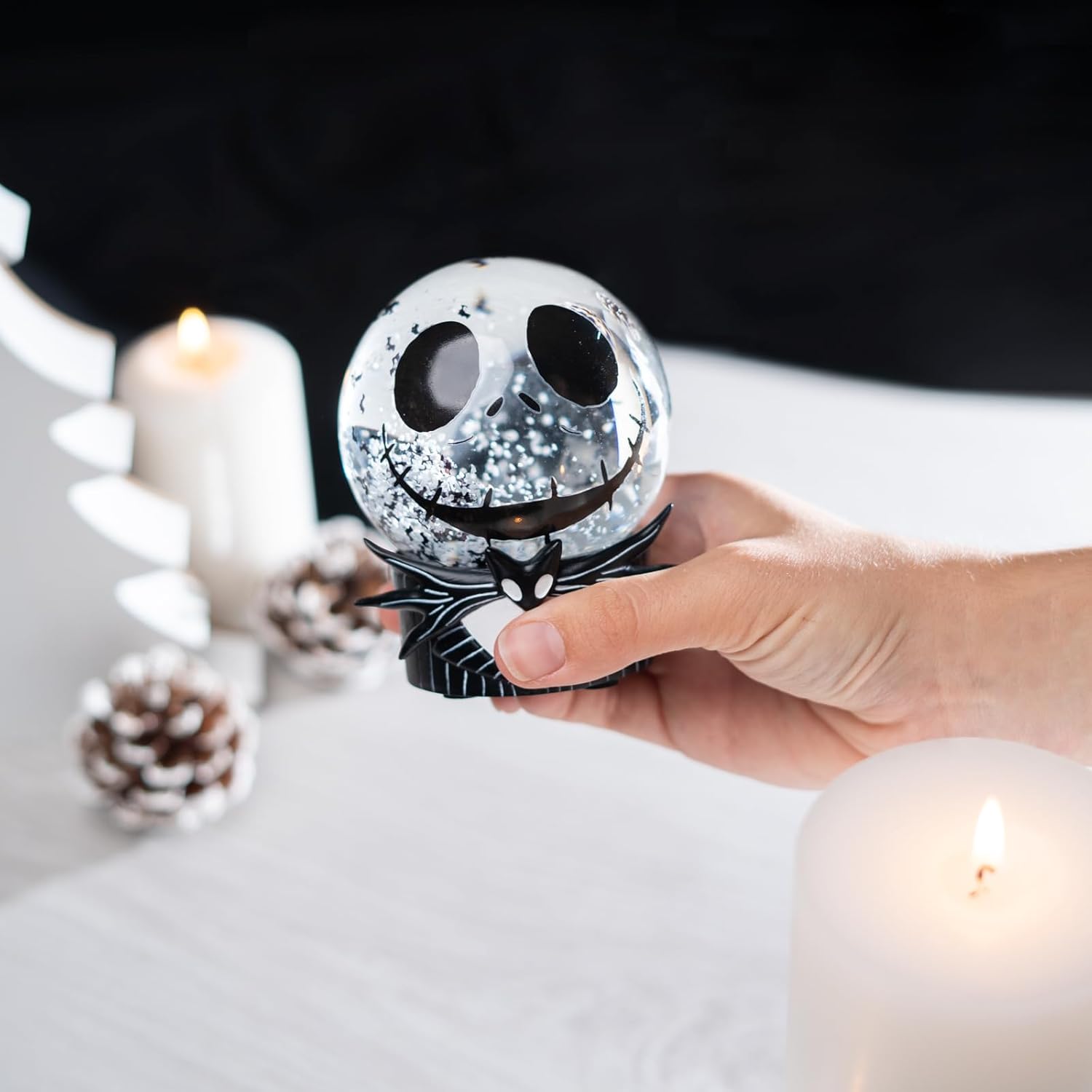 Palla di vetro con Neve The Nightmare Before Christmas | Addobbi di Halloween, Palla di Neve Disney, Cose per la decorazione di Halloween, 8 x 11,5 cm, Jack Skeletron Natale