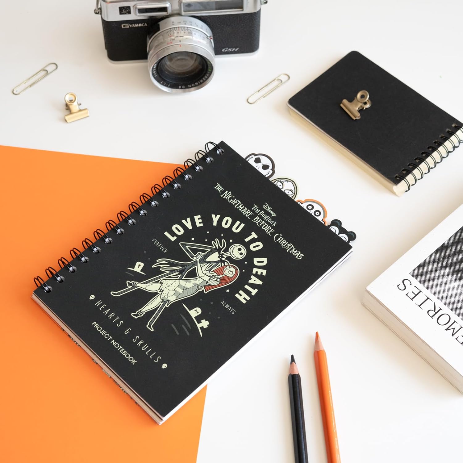 Grupo Erik: Quaderno The Nightmare Before Christmas | Taccuino A5 con Divisori, Quaderno A5 diviso in sezioni, 4 Separatori personalizzati, Bullet Journal con copertina morbida, Cancelleria Disney