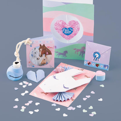 Depesche 12969 Miss Melody Love Letter Set Handletters in paardenontwerp, schrijfset inclusief schrijfpapier, enveloppen, stickers, stempel en nog veel meer, meerkleurig