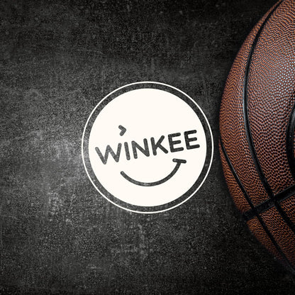 Winkee - Basketbalbeker met mand en bal, sportkoffiemok met speelfunctie voor basketbalfans