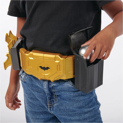 DC Comics Batman, Gear-Up Utility Belt, Batarangs and Smoke Pellets Superhero Costume Accessories, Kids’ Roleplay Toys for Boys and Girls Aged 4+