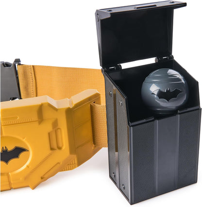 DC Comics Batman, Gear-Up Utility Belt, Batarangs and Smoke Pellets Superhero Costume Accessories, Kids’ Roleplay Toys for Boys and Girls Aged 4+