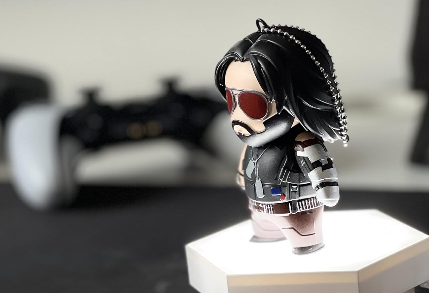 Good Loot Johnny Silverhand Mini-Figur - Sammelfigur aus Vinyl - für Sammler - mit Anhänger - Weihnachtsschmuck - Geschenk für Gamer - Johnny Silverhand aus dem Spiel Cyberpunk 2077-8x8x12cm