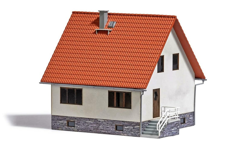 Busch - WOHNHAUS MIT TREPPENAUFGANG H0 (7/23) *