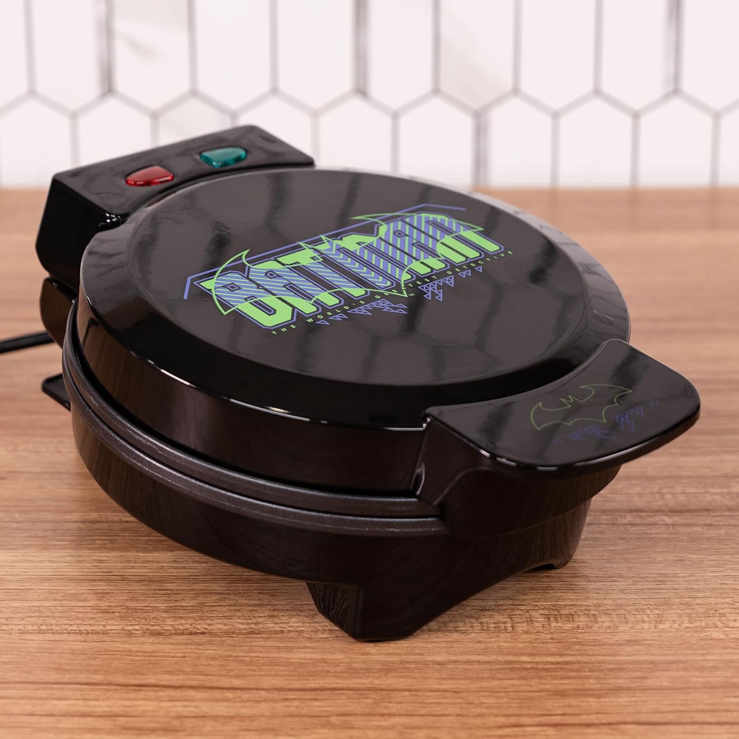 Uncanny Brands DC Comics Batman Game Over Waffle Maker – Makes Batman Insignia Waffles – Fun Kitchen Appliance – Non-Stick, Compact and Easy to Use