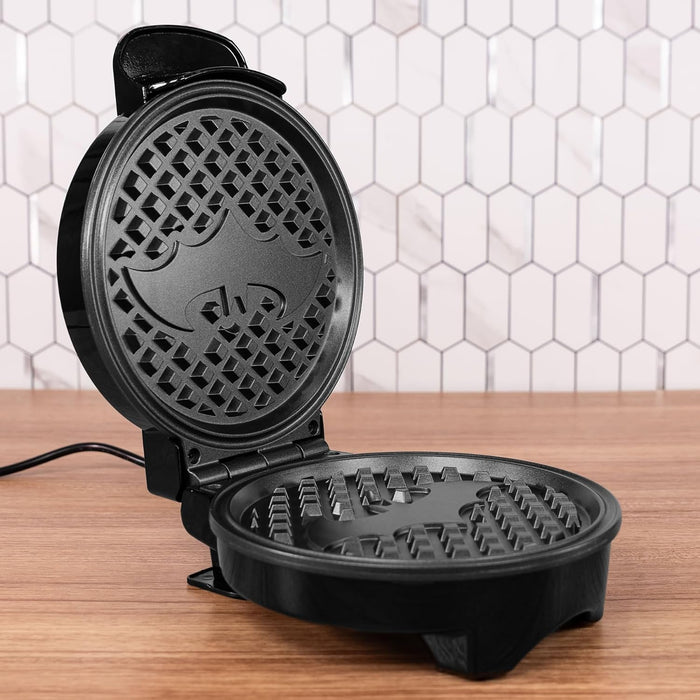 Uncanny Brands DC Comics Batman Game Over Waffle Maker – Makes Batman Insignia Waffles – Fun Kitchen Appliance – Non-Stick, Compact and Easy to Use