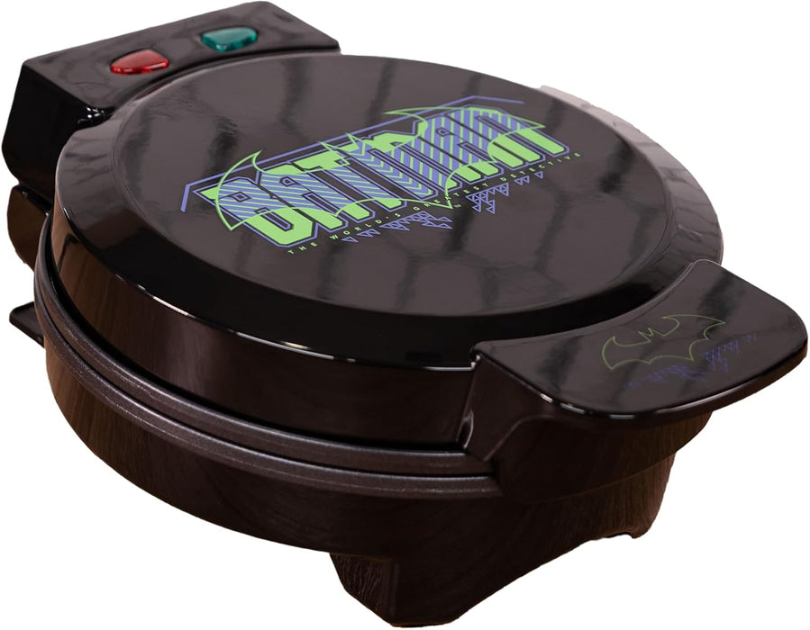 Uncanny Brands DC Comics Batman Game Over Waffle Maker – Makes Batman Insignia Waffles – Fun Kitchen Appliance – Non-Stick, Compact and Easy to Use