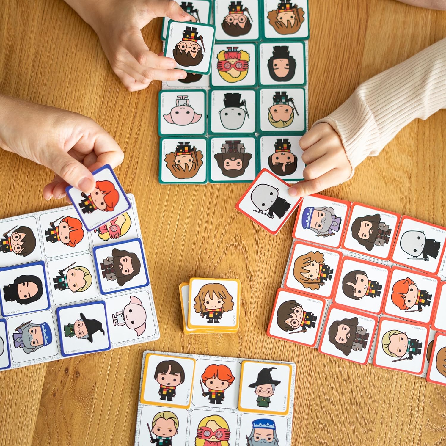 IDEAL | Harry Potter Flipolo game: The Frantic Flip Matching Game | Family Games | For 2-4 Players | Ages 5+