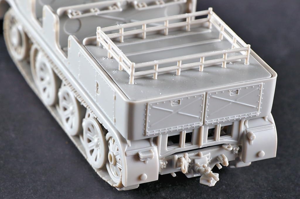 Trumpeter 757403 Model Kit, Multi-Colour