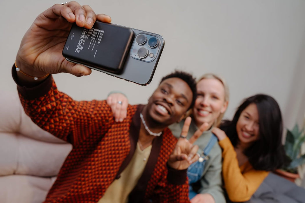 Verbatim Magnetic Power Bank 10000 mAh, Wireless Charger 15 W, 20 W PD via USB-C, Power Bank Small and Magnetic for iPhone 15, 14, 13, 12, Pro, Max, Samsung, iPad, Black