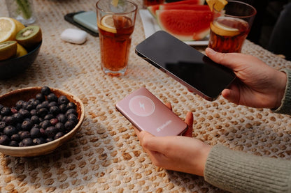 Verbatim Magnetic Power Bank 10000 mAh, Wireless Charger 15 W, 20 W PD via USB-C, Power Bank Small and Magnetic for iPhone 15, 14, 13, 12, Pro, Max, Samsung, iPad, Pink