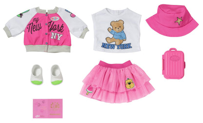 BABY born Deluxe reisoutfit met poppenjurk, muts, schoenen, paspoort en koffer voor poppen van 43 cm, 836316 Zapf Creation