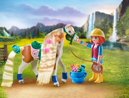 PLAYMOBIL Horses of Waterfall 71639 Ellie & Pferd mit Kreppeisen, inklusive Haarschmuck für kreative Pferdefrisuren und Zwei echten Silikon-Armbändern, nachhaltiges Spielzeug für Kinder ab 5 Jahren