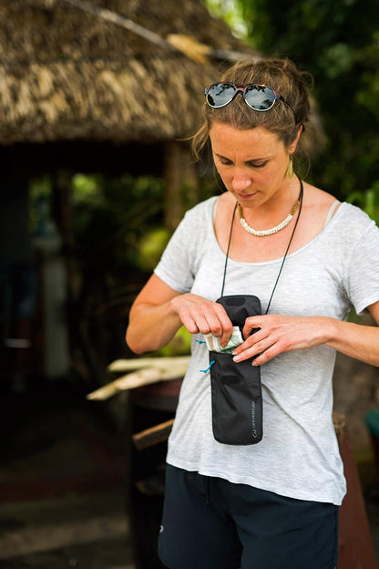Lifeventure Wasserdichte Reise-Taschengeldbörse oder Neck Pouch. Dokumentenhalter für Reisepass Kreditkarte ID-Karte Flugticket Geld Zubehör Organizer Tasche für Männer oder Frauen