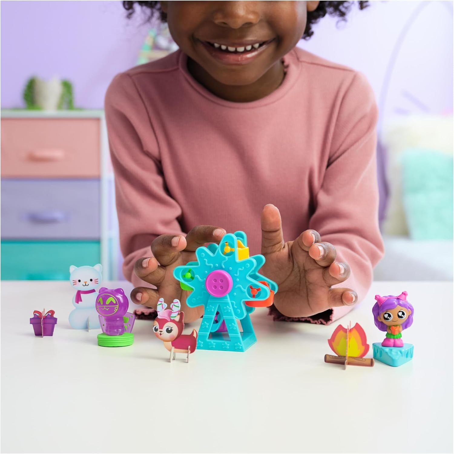 DreamWorks Gabby’s Dollhouse Advent Calendar, 24 Surprise Toys with Figures, Stickers and Doll’s House Accessories, Kids’ Toys for Girls and Boys Aged 3+