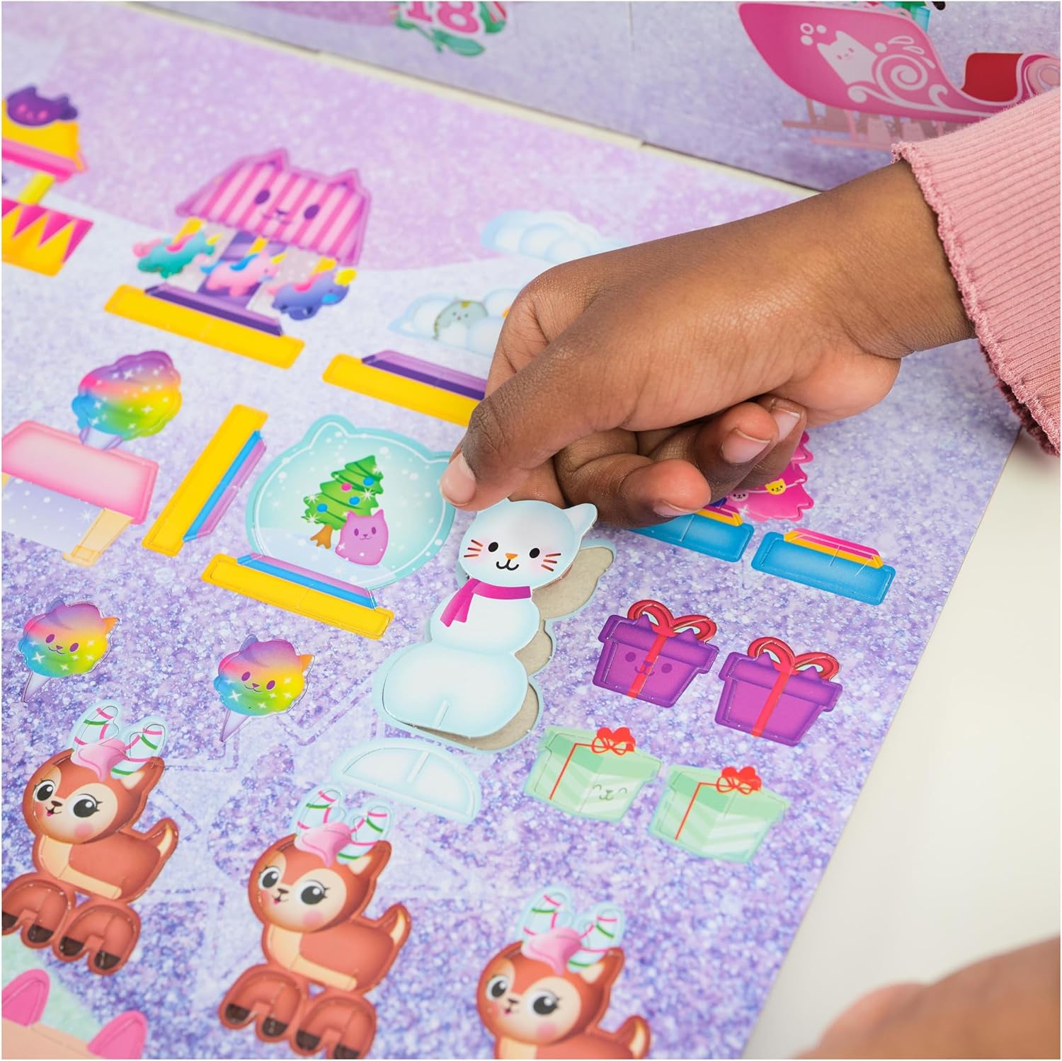 DreamWorks Gabby’s Dollhouse Advent Calendar, 24 Surprise Toys with Figures, Stickers and Doll’s House Accessories, Kids’ Toys for Girls and Boys Aged 3+