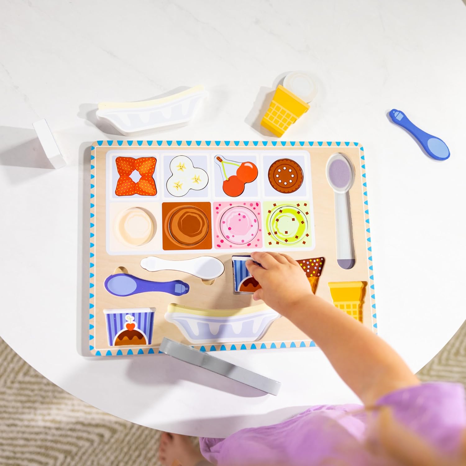 Melissa & Doug Magnetisches Puzzle-Spielset aus Holz mit Eiscreme, 16 Magnetteile mit Eisportionierer, Spielnahrungsmittel-Spielzeug aus Holz für Jungen und für Mädchen ab 2 Jahren