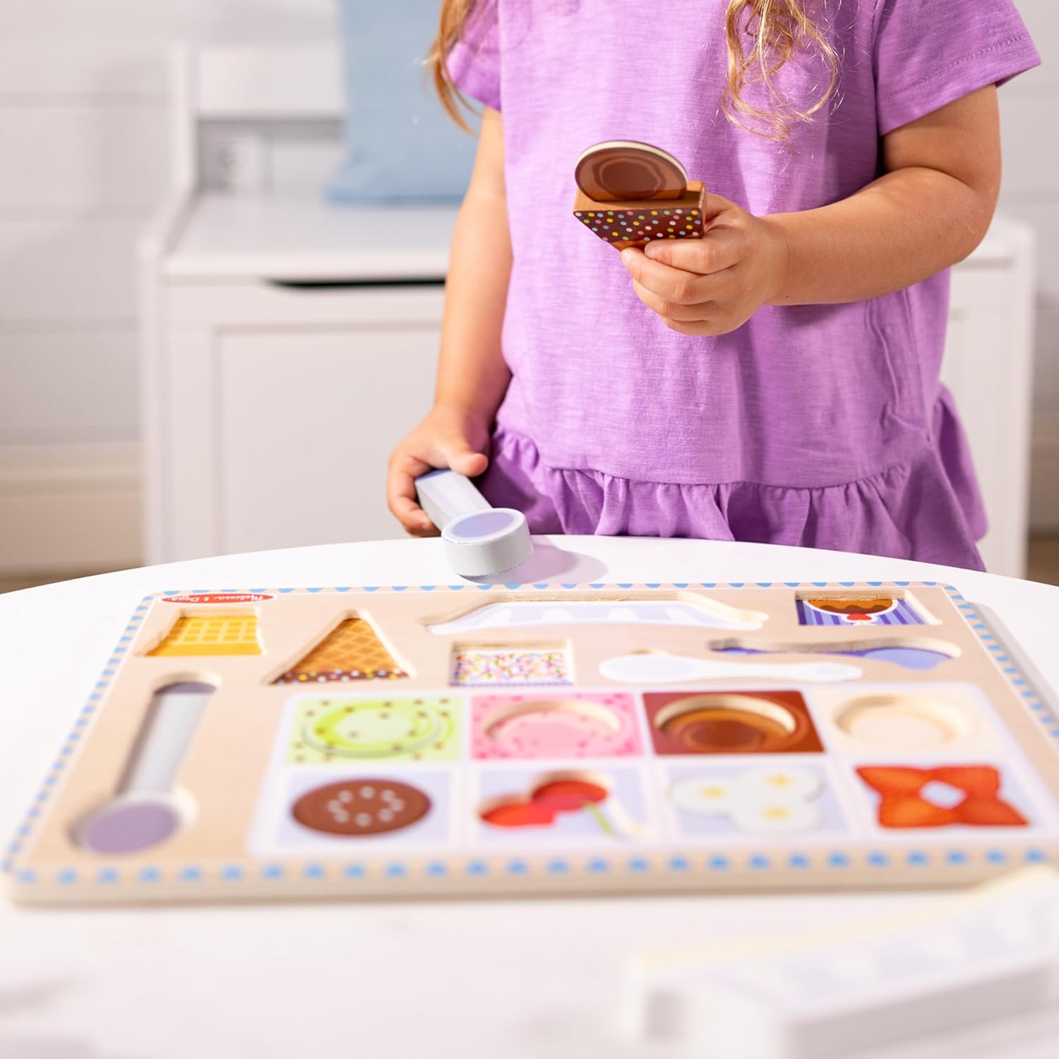 Melissa & Doug Magnetisches Puzzle-Spielset aus Holz mit Eiscreme, 16 Magnetteile mit Eisportionierer, Spielnahrungsmittel-Spielzeug aus Holz für Jungen und für Mädchen ab 2 Jahren