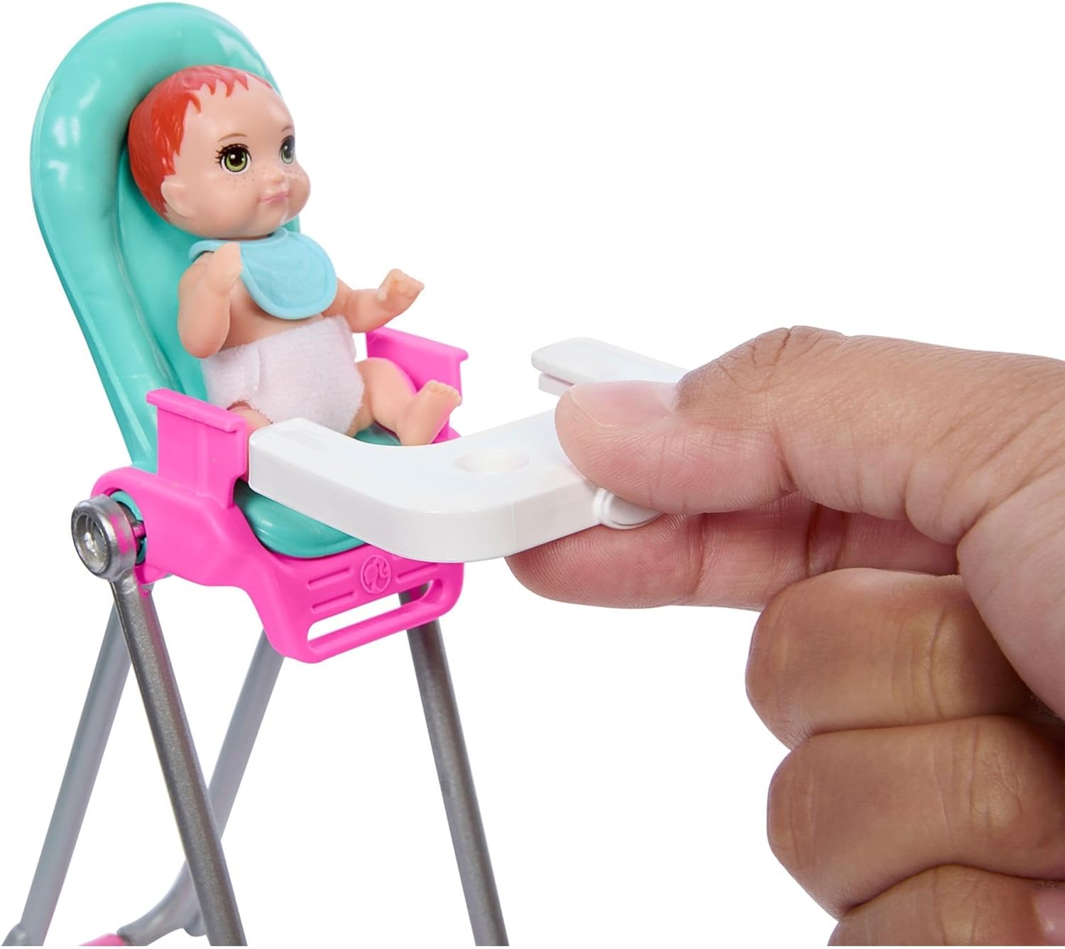Barbie Skipper Muñeca niñera con Trona, bebé y Accesorios para su Cuidado, Juguete +3 años (Mattel HTK35)