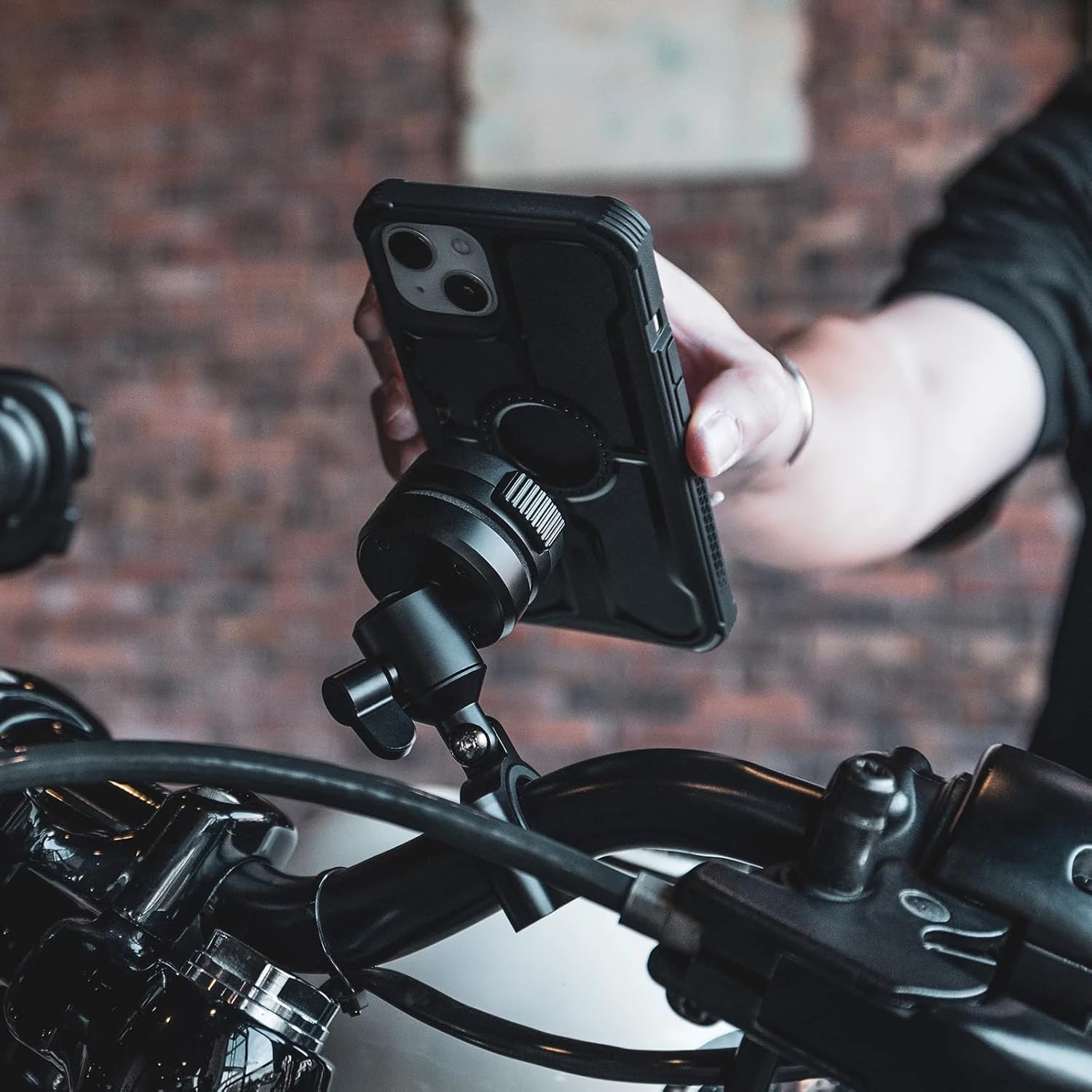 Ulanzi O-LOCK Quick Release Case for iPhone 14 Pro