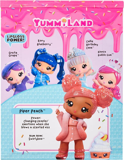 YUMMILAND Grote Pop en Num Nom Lipgloss Huisdier - Piper Peach en Swirlyboo - Geurende Karakterpop met DIY Lipgloss Set - Geschikt voor Kinderen Vanaf 4 Jaar