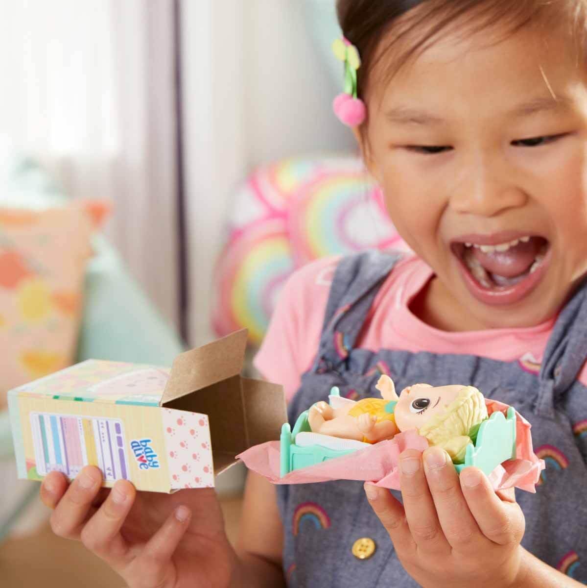 Baby Alive Foodie Cuties, Surprise Toy, 3-Inch Doll for Kids 3 and Up, 10 Surprises in Lunchbox-Style Case (Styles May Vary
