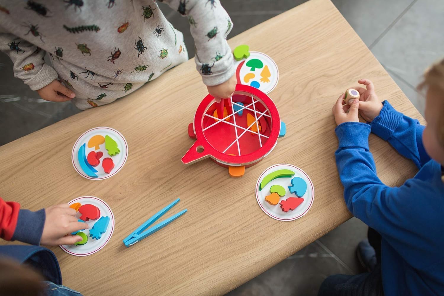 BS Toys Veggie, Rot - Holzspielzeug für Kinder - Motorikförderung - Gemüse sammeln und spielerisch lernen - Ab 3 Jahren