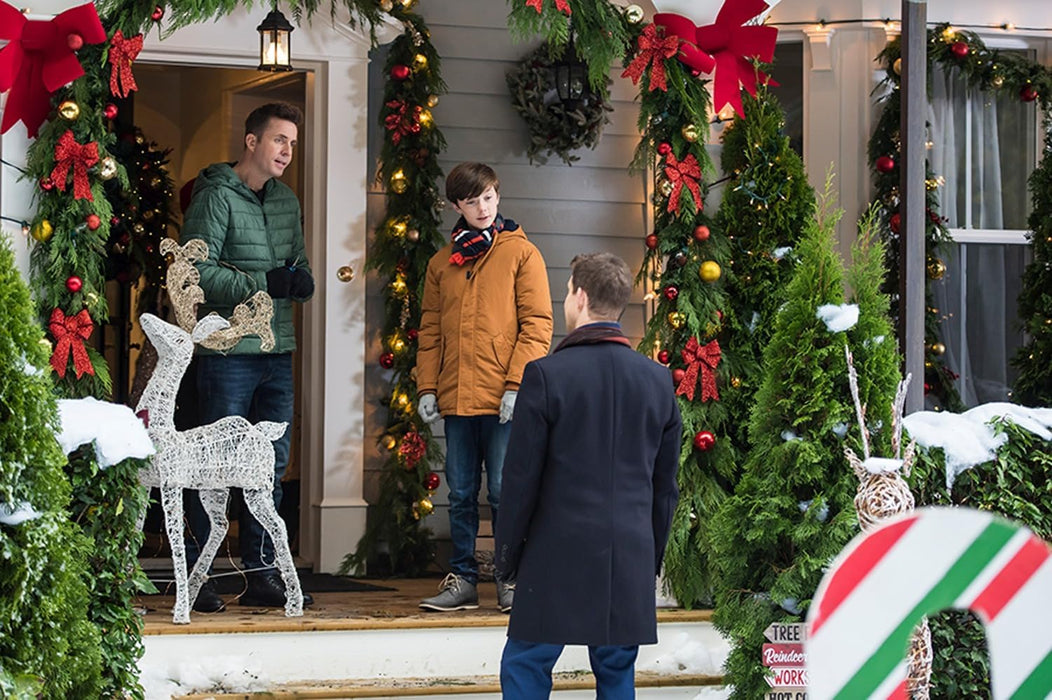 GWCU PVC Art Deco Wall Sticker Destroyer 3D Torn Hole Decal, Waterproof, Self-adhesive, Smooth Surface Recommended, Indoor Use, 50 cm x 70 cm