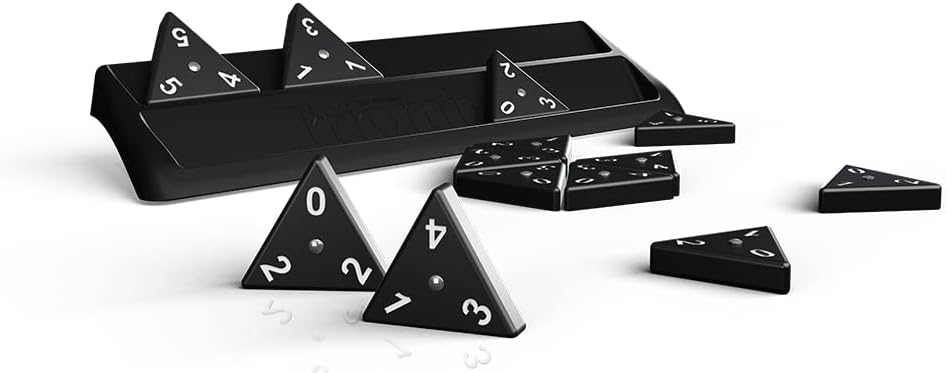 Goliath - Triominos Onyx - Dominos Triangulaires et Noirs dans une Boîte Métallique - Jeu de Stratégie - Jeu de Société - A Jouer en Famille ou entre Amis - A Partir de 6 Ans