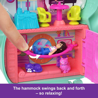 Polly Pocket Gatito marinero Estuche, conjunto de juego y muñecos, juguete de viaje con 1 muñequita, gatitos, comida y accesorios de moda, JCR37