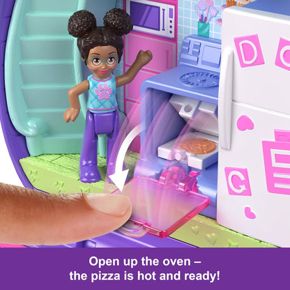 Polly Pocket Perrito fiesta de pijamas Estuche, conjunto de juego y muñecos, juguete de viaje con 1 muñequita, perritos,comida y accesorios de moda, JCR38