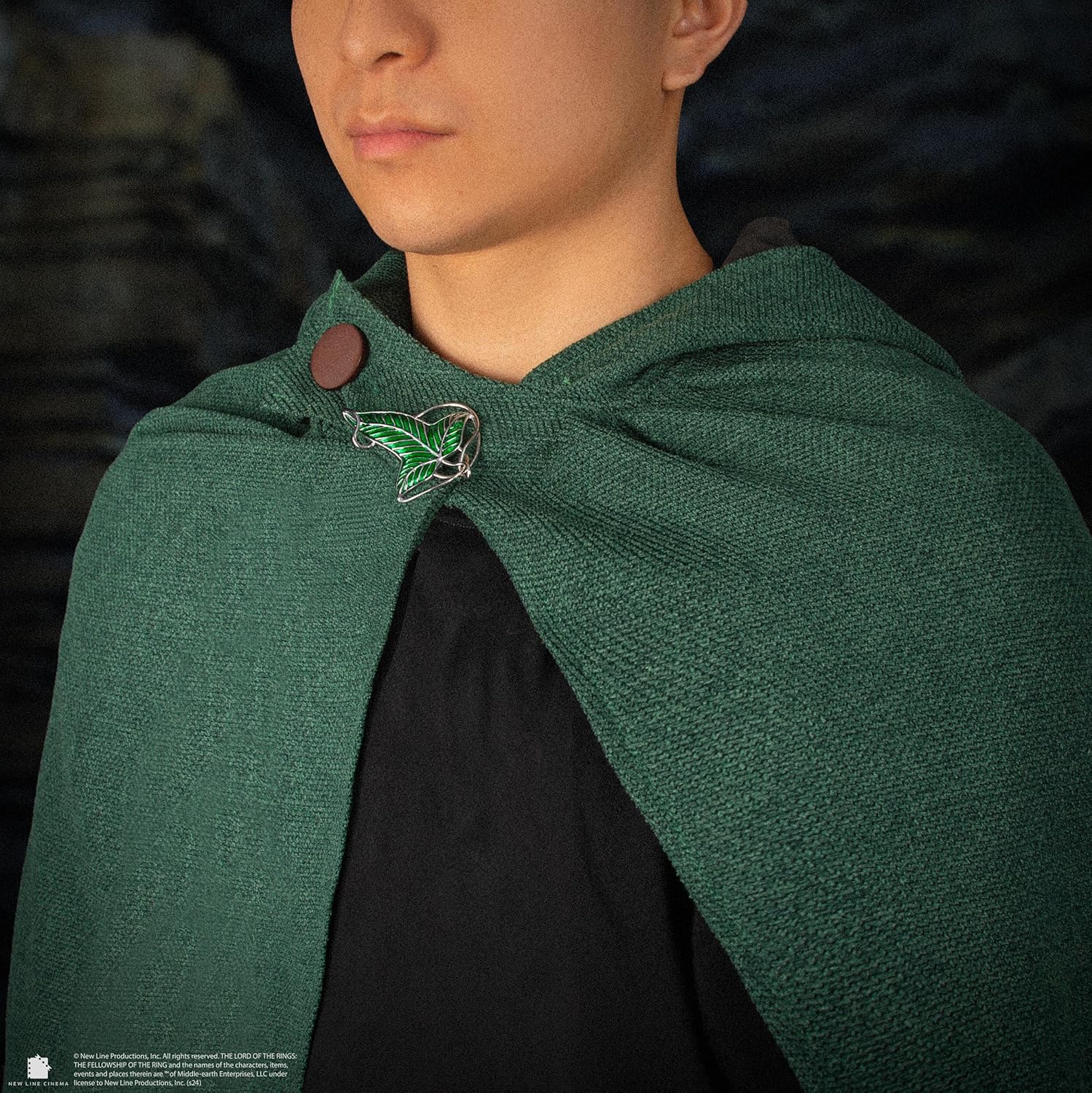 Cinereplicas Lord of the Rings Hobbit Cape and Lorien Leaf Brooch Included, Size M/L, Officially Licensed
