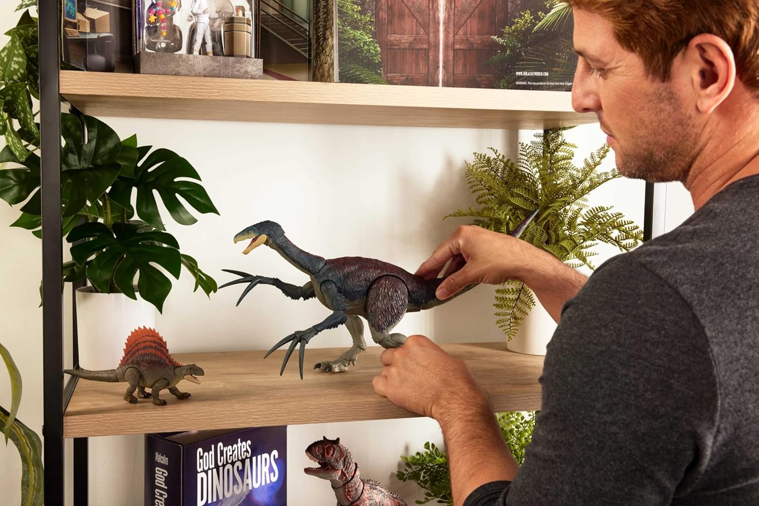 Mattel Jurassic World Hammond Collection Tericinosaurio, Figura de acción de dinosaurio de 43 cm de largo con garras largas, juguete de colección para adultos y fans +8 años, HXP73