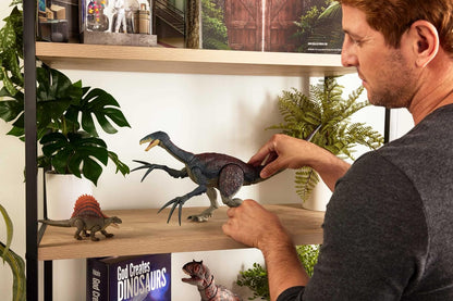 Mattel Jurassic World Hammond Collection Tericinosaurio, Figura de acción de dinosaurio de 43 cm de largo con garras largas, juguete de colección para adultos y fans +8 años, HXP73
