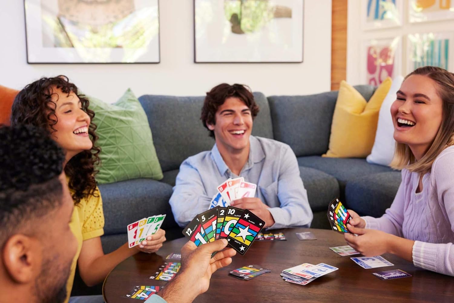 Mattel Uno Phase 10 Flip Jeu de cartes familial avec cartes double face, inclut des phases spéciales basées sur la couleur des cartes, pour 2 à 6 joueurs, HYN12