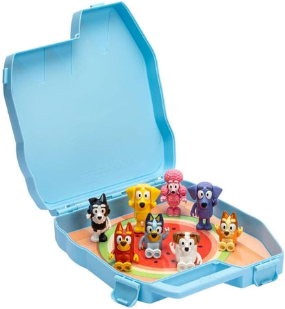 moose toys Bluey Storage Case with 8 Toy Figures - Playset