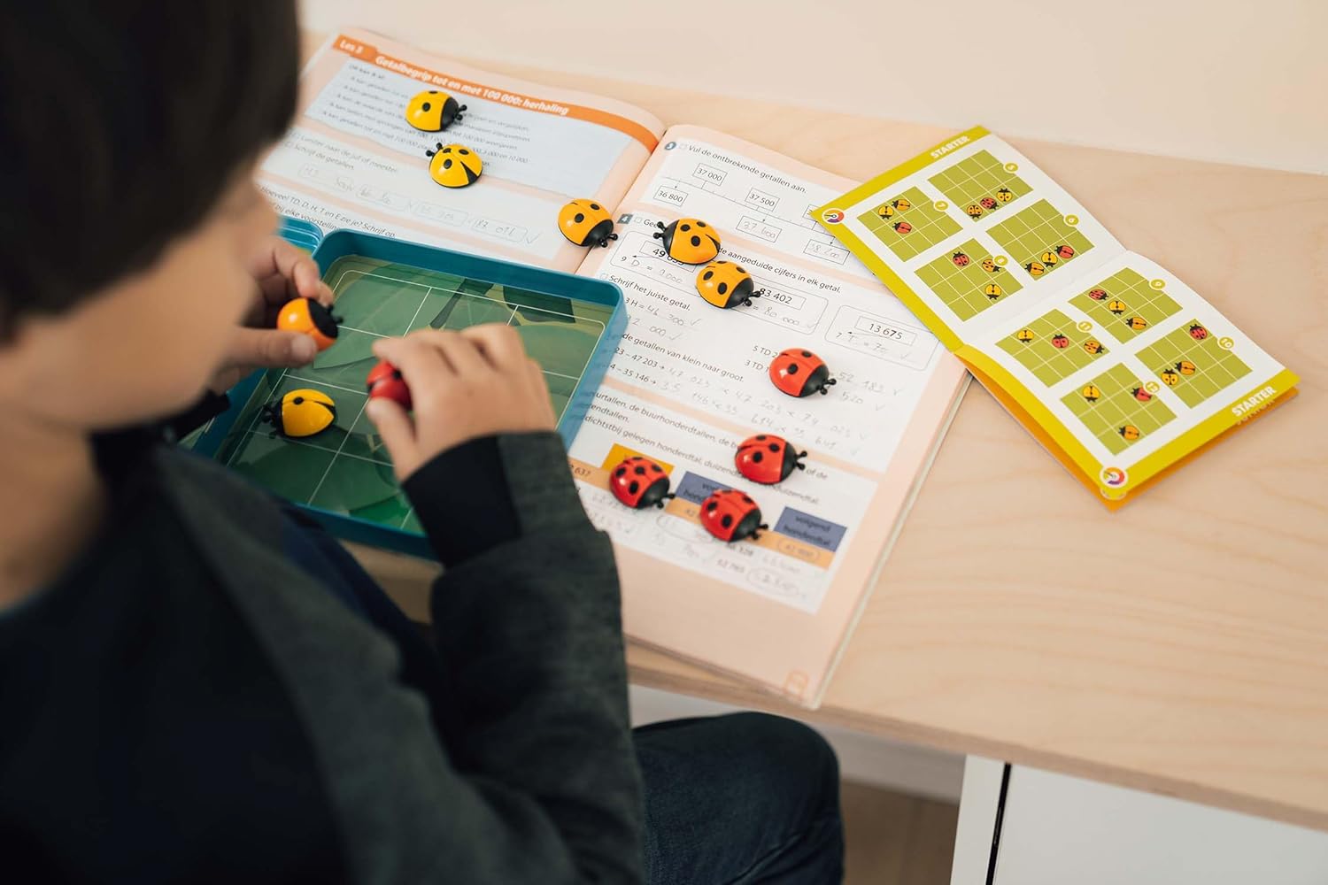 SmartGames - Logibugs, Magnetic Puzzle Game in Tin with 48 Challenges, Ages 6+, Red, Orange, Yellow