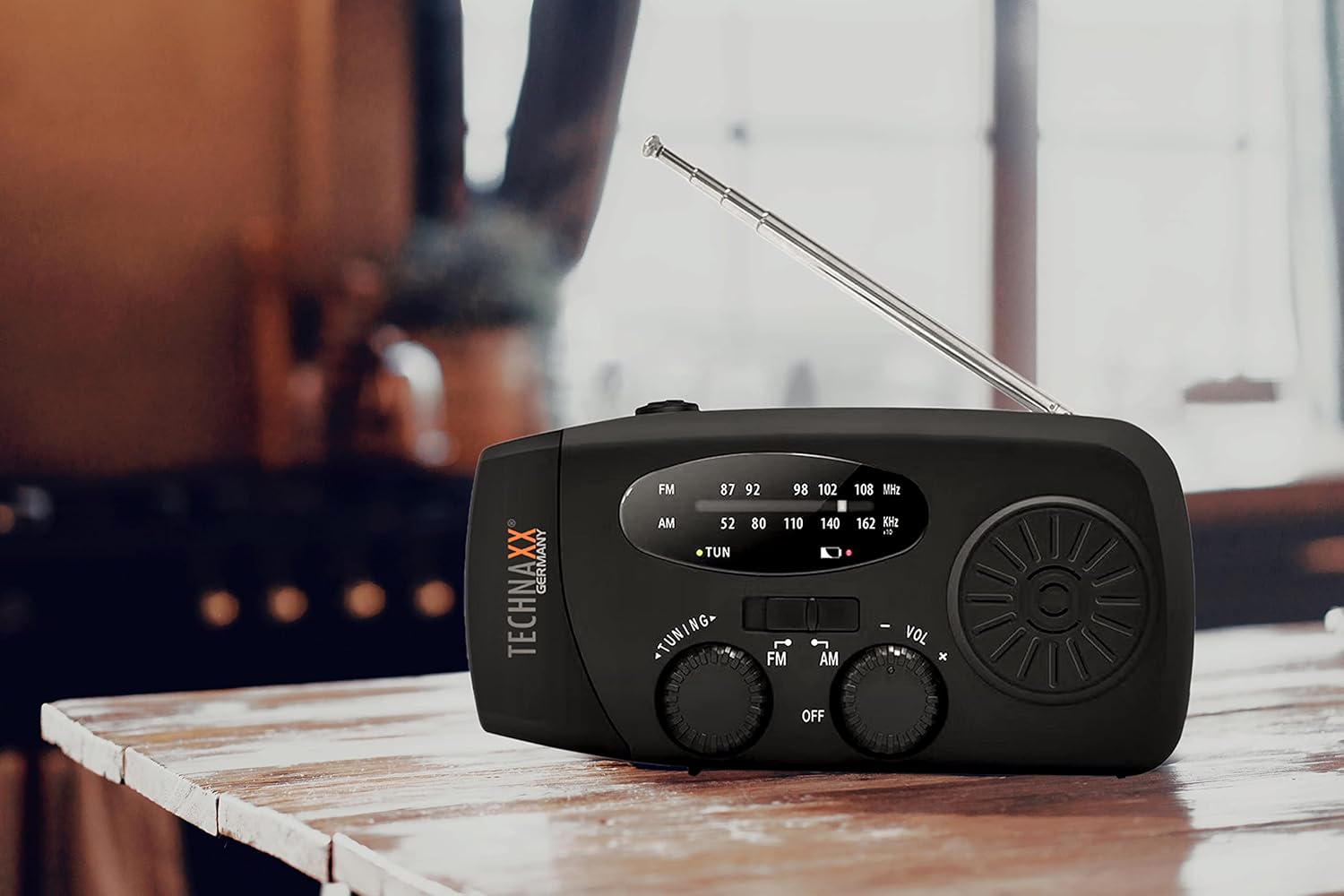 Technaxx - Hand Crank & Solar Radio - Tx-238