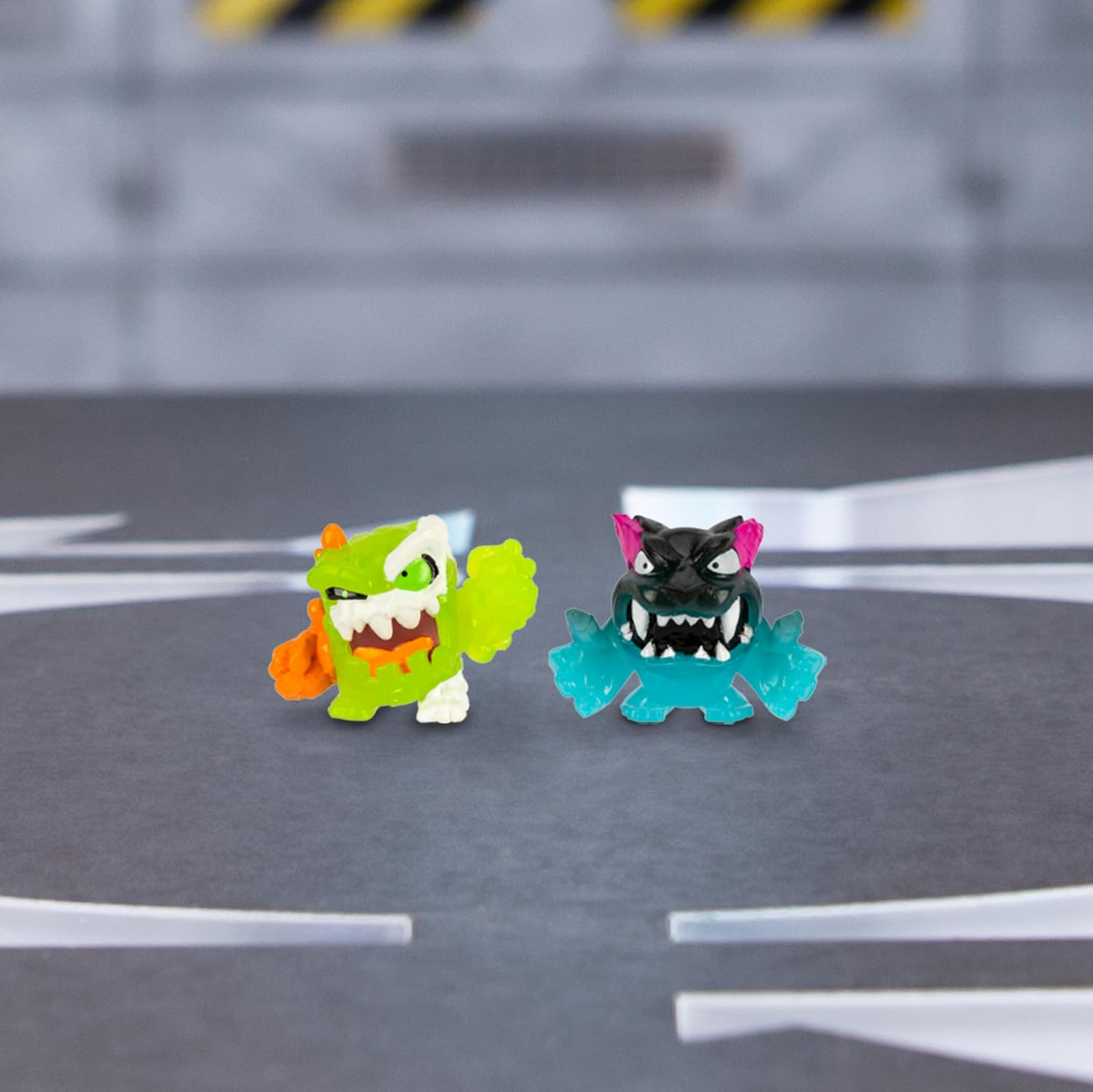 MrBeast Lab Swarms Mega-Laborpackung Hard Boiled; Experimentieren, Wasser hinzufügen, Reagenzglas schütteln, 12 Sammelfiguren enthüllen; 100+ zum Sammeln; Mega-Packung mit Panther der Sonderedition