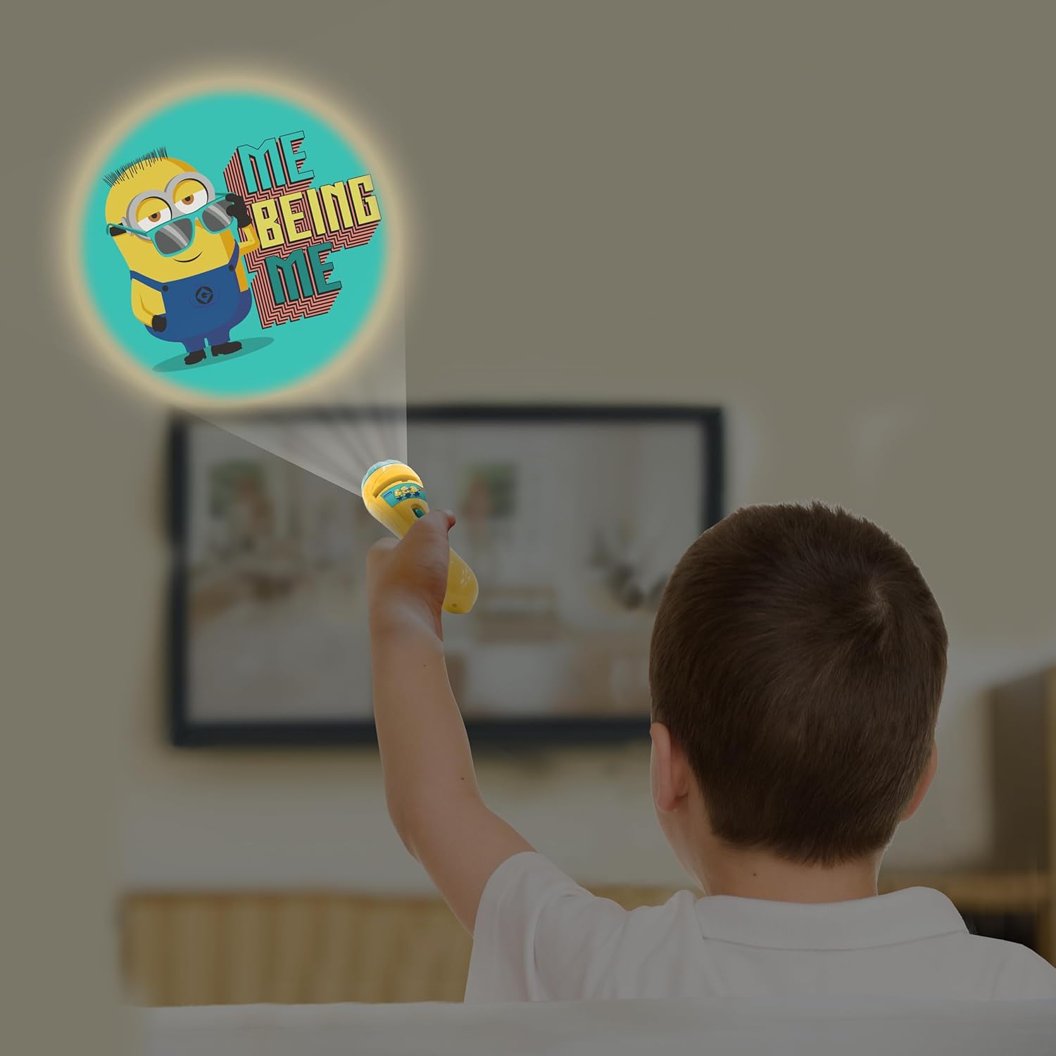 LEXIBOOK, Mi Villano Favorito, Proyector de Cuentos de los Minions y Linterna, Proyecta 24 imágenes de la película Mi Villano Favorito con 3 Discos, Amarillo/Azul, LTC050DES