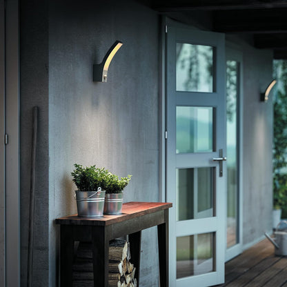 The Philips Splay wall light in anthracite adds a modern look to your wall. It illuminates and lightens up your entrance with diffus